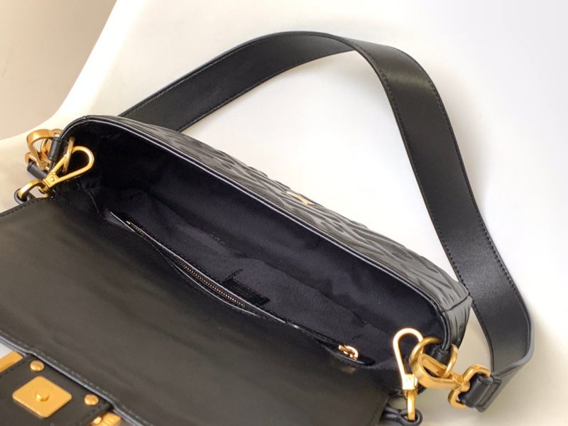Fendi Baguette 27 Bag With FF Motif Black Leather Ghw