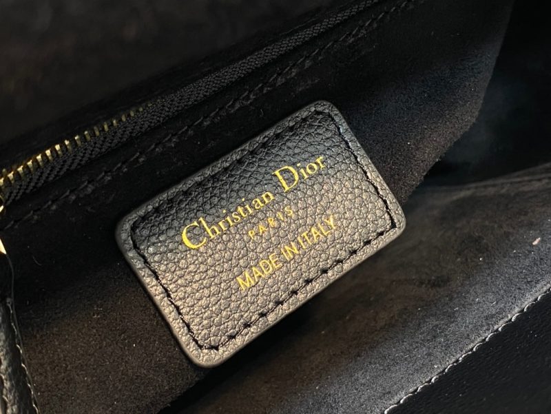 20220830_i1661836024_1532_8_jpg small lady 20 black calfskin ghw