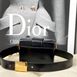 20220902_i1662098472_5933_2_jpg MONTAIGNE 19 HANDBAG IN BLACK CALFSKIN