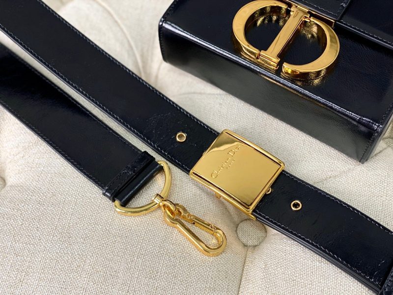 20220902_i1662098472_5976_8_jpg MONTAIGNE 19 HANDBAG IN BLACK CALFSKIN