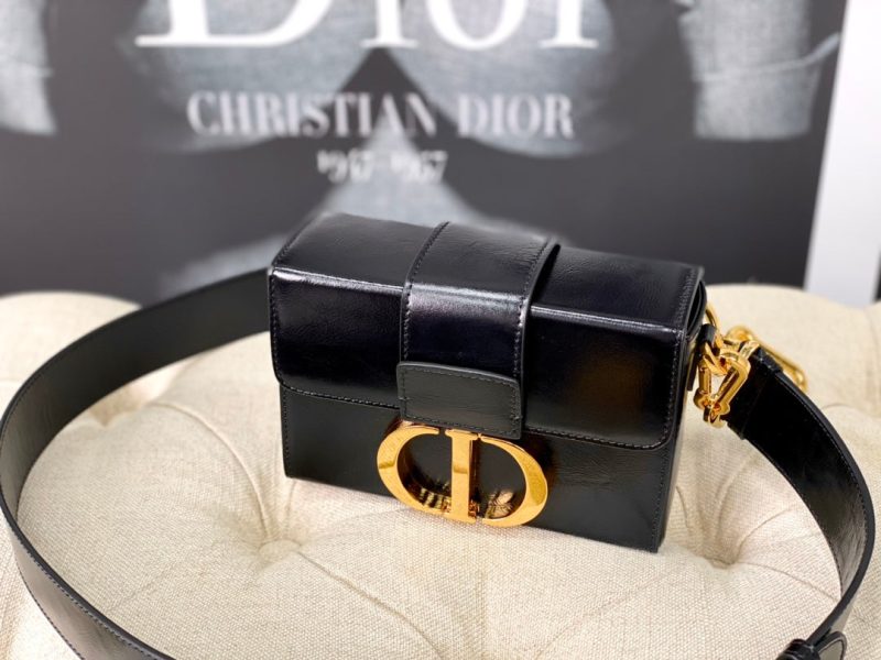 20220902_i1662098472_8524_3_jpg MONTAIGNE 19 HANDBAG IN BLACK CALFSKIN