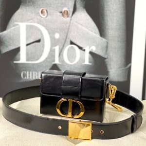 20220902_i1662098472_922_0_jpg MONTAIGNE 19 HANDBAG IN BLACK CALFSKIN