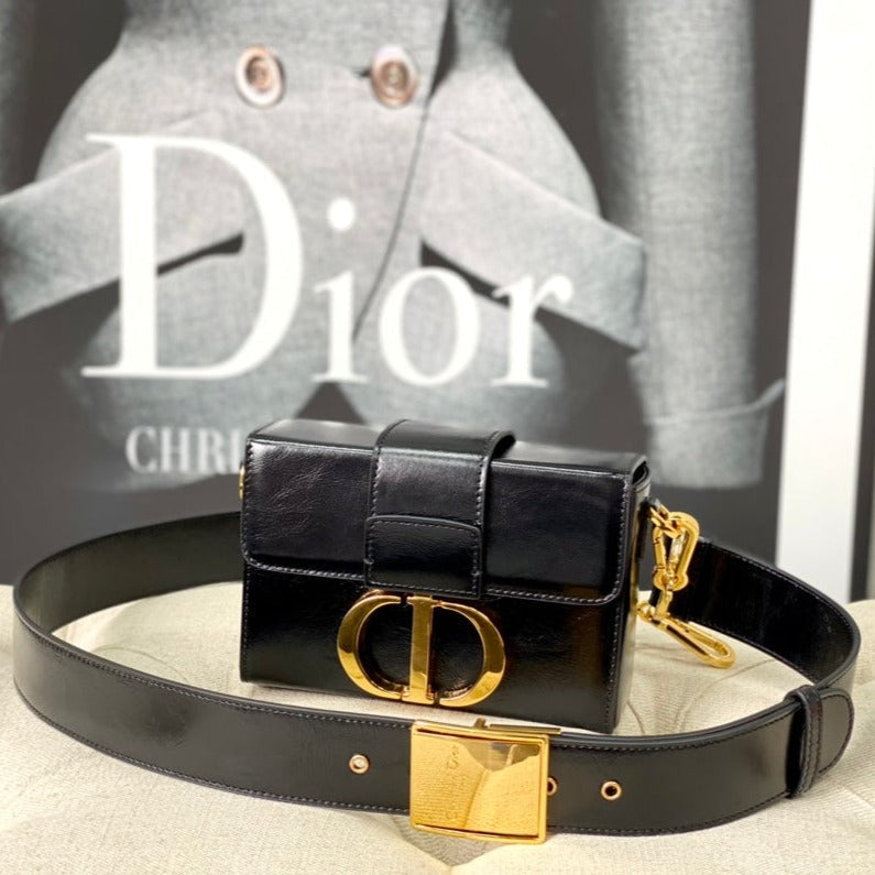 20220902_i1662098472_922_0_jpg MONTAIGNE 19 HANDBAG IN BLACK CALFSKIN