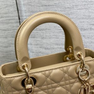 20220903_i1662193749_3341_1_jpg medium lady 24 ecru calfskin ghw