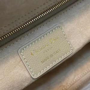 20220903_i1662193749_6266_8_jpg medium lady 24 ecru calfskin ghw