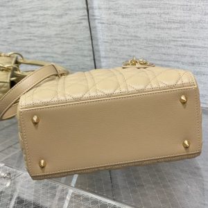 20220903_i1662193749_8410_6_jpg medium lady 24 ecru calfskin ghw