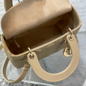 20220903_i1662193749_8764_7_jpg medium lady 24 ecru calfskin ghw