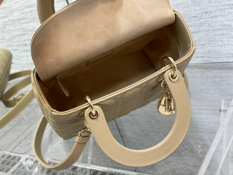 20220903_i1662193749_8764_7_jpg medium lady 24 ecru calfskin ghw