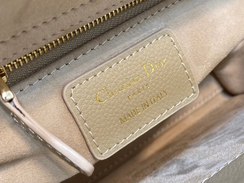 20220903_i1662193800_2478_8_jpg small lady 20 ecru calfksin ghw