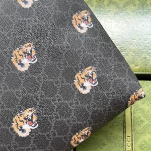 20220907_i1662527417_5870_6_jpg CLUTCH WITH TIGER PRINT 30 IN BLACK MONOGRAM CANVAS