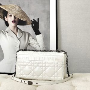 LARGE CARO BAG 28 WHITE CALFSKIN BLACK HARDWARE