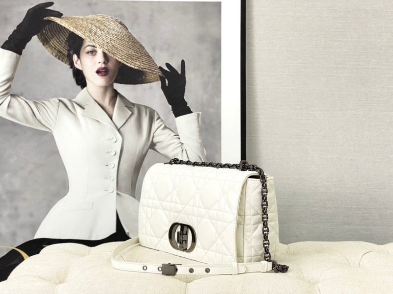 LARGE CARO BAG 28 WHITE CALFSKIN BLACK HARDWARE