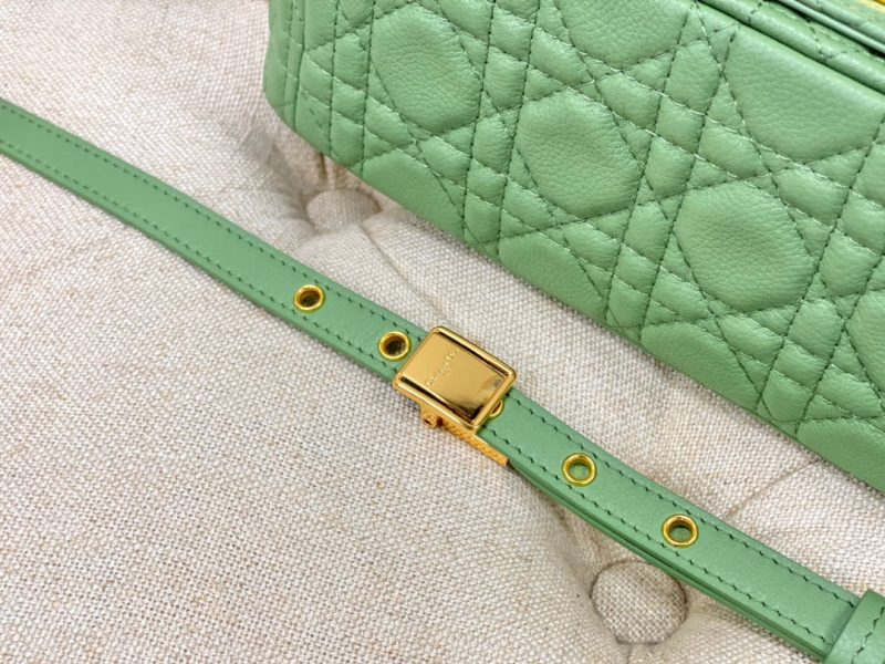 20220915_i1663221617_362_5_jpg LARGE CARO BAG 28 LIGHT GREEN CALFSKIN