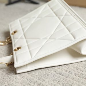 MEDIUM TOTE BOOK 26 BAG IN WHITE CALFSKIN