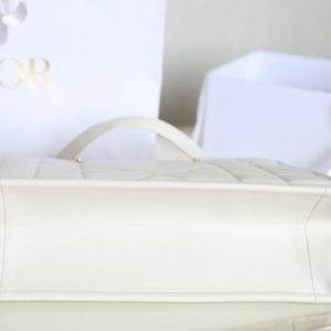 MEDIUM TOTE BOOK 26 BAG IN WHITE CALFSKIN