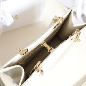 MEDIUM TOTE BOOK 26 BAG IN WHITE CALFSKIN