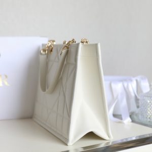 MEDIUM TOTE BOOK 26 BAG IN WHITE CALFSKIN