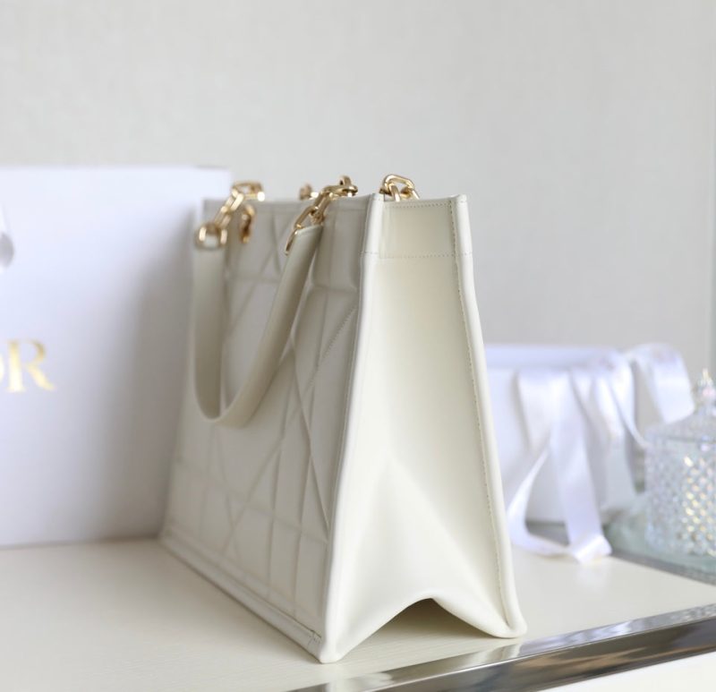 20221006_i1665036310_8780_3_bc508b81-c4e9-47a0-8cce-9d7bf7830ad0 LARGE TOTE BOOK 36 BAG IN WHITE CALFSKIN