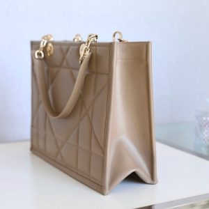 20221015_i1665800753_9654_3 MEDIUM TOTE BOOK 26 BAG IN BEIGE CREAM CALFSKIN