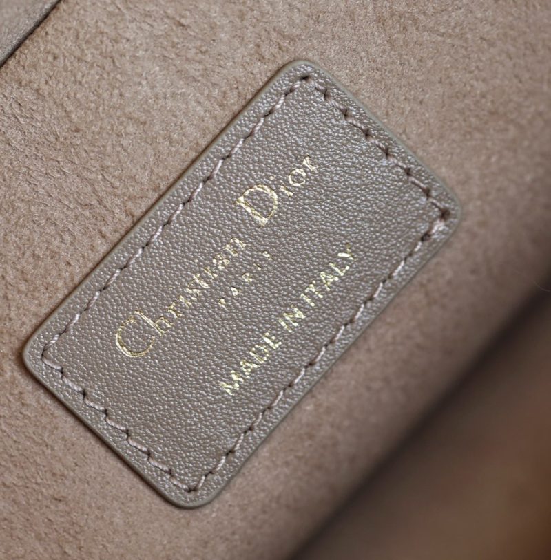 20221015_i1665800754_8994_8 MEDIUM TOTE BOOK 26 BAG IN BEIGE CREAM CALFSKIN