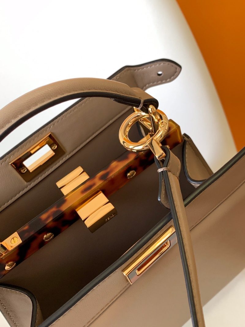 20221017_i1665982558_1355_5_jpg_ed196dd8-3f86-4cae-a6f3-6b625e9caea0 Peekaboo ISeeU Petite 20 Bag Brown Lambskin Ghw