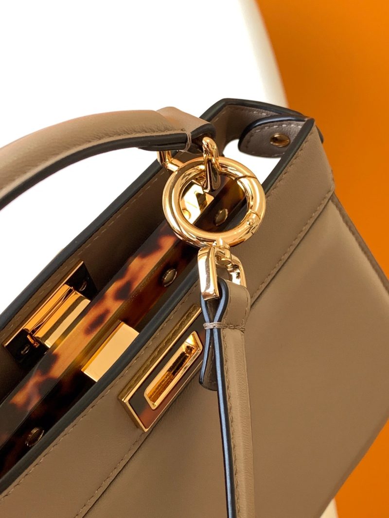 20221017_i1665982558_7276_4_jpg_f5ba2576-41e7-4c16-aeb5-34f43b4ab1f3 Peekaboo ISeeU Petite 20 Bag Brown Lambskin Ghw