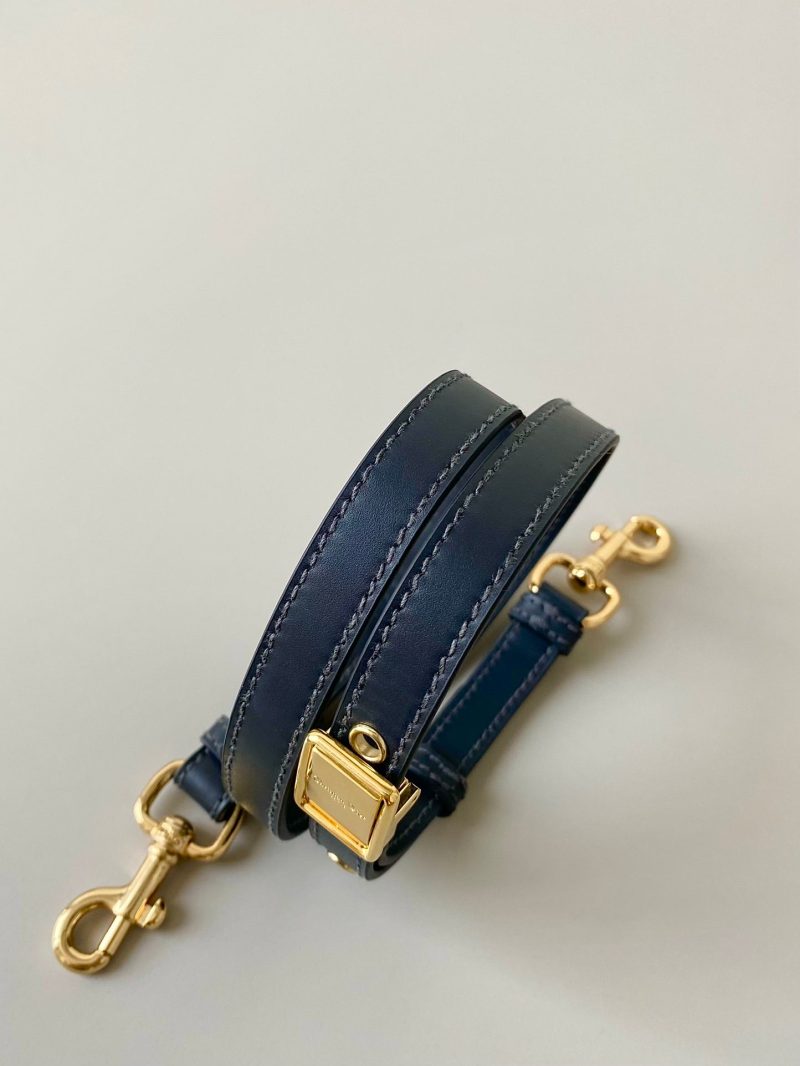 medium cd east west bobby 22cm blue oblique canvas