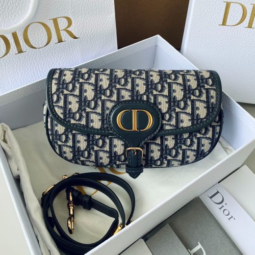 20221022_i1666430362_4868_0_jpg medium cd east west bobby 22cm blue oblique canvas