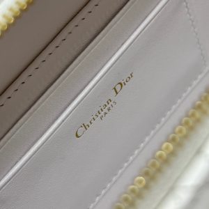 20221030_i1667130296_6935_7_jpg cd caro box 18 white calfskin