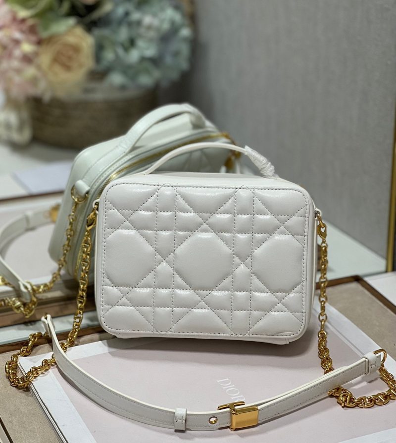 20221030_i1667130296_788_4_jpg cd caro box 18 white calfskin