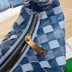 20221105_i1667625433_3193_6_jpg_982b2108-0484-4c6c-a5e4-b623f74974da mini jodie 28 blue denim lambskin