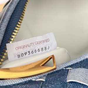 20221105_i1667625433_3381_7_jpg_a8cda170-a2e0-427d-8a65-1b092a082757 mini jodie 28 blue denim lambskin