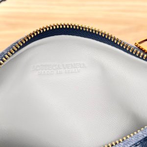 20221105_i1667625433_9802_8_jpg_d612d6a9-ddb3-4a09-9ffd-efe393cf90be mini jodie 28 blue denim lambskin