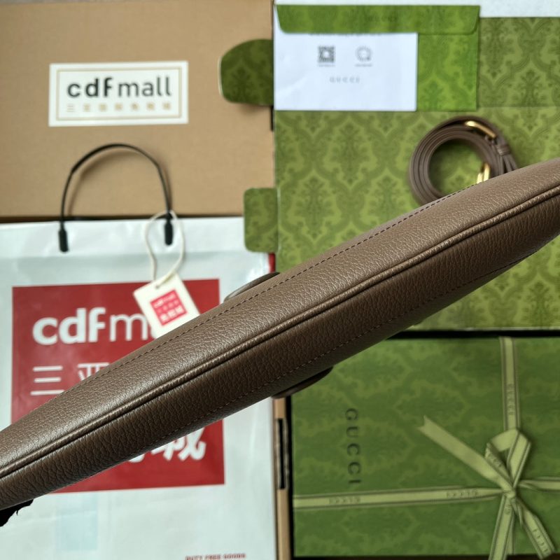 20221115_i1668492720_164_3_jpg MEDIUM SHOULDER BAG 39 IN COFFEE CALFSKIN GOLD HARDWARE