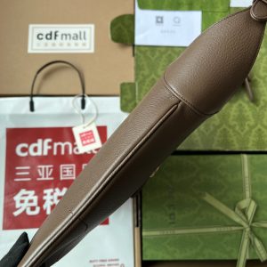 20221115_i1668492720_3404_2_jpg MEDIUM SHOULDER BAG 39 IN COFFEE CALFSKIN GOLD HARDWARE