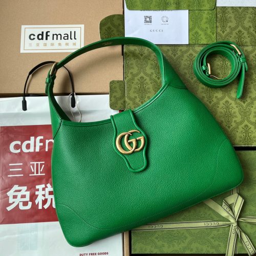 20221115_i1668492764_9984_0_jpg MEDIUM SHOULDER BAG 39 IN GREEN CALFSKIN GOLD HARDWARE