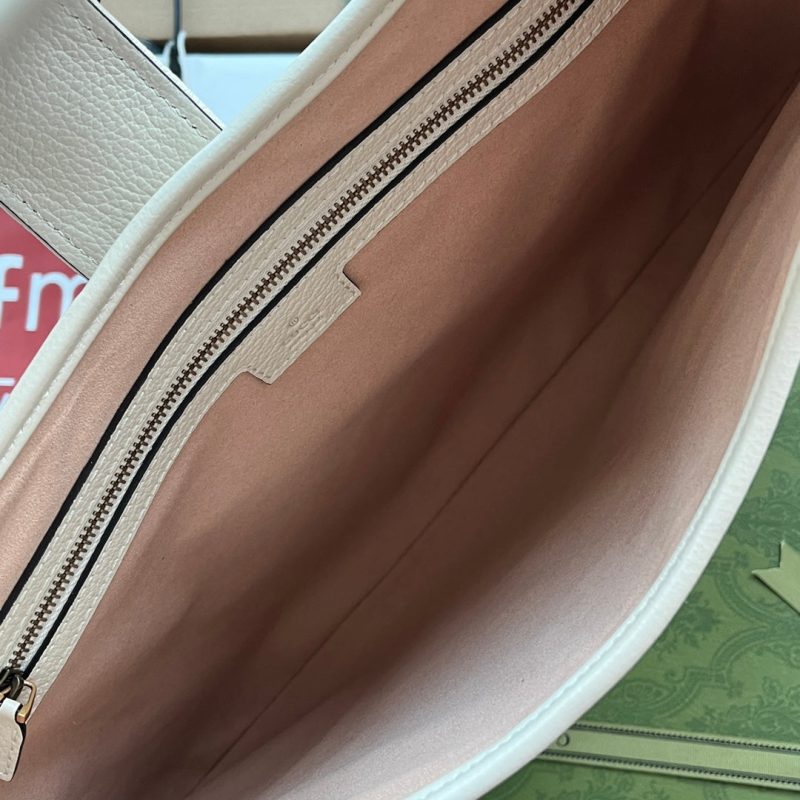 20221128_i1669643087_2522_8_jpg MEDIUM SHOULDER BAG 39 IN WHITE CALFSKIN GOLD HARDWARE