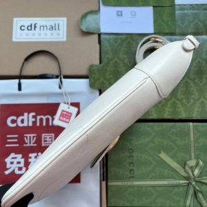 20221128_i1669643087_375_2_jpg MEDIUM SHOULDER BAG 39 IN WHITE CALFSKIN GOLD HARDWARE