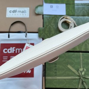 20221128_i1669643087_5088_3_jpg MEDIUM SHOULDER BAG 39 IN WHITE CALFSKIN GOLD HARDWARE