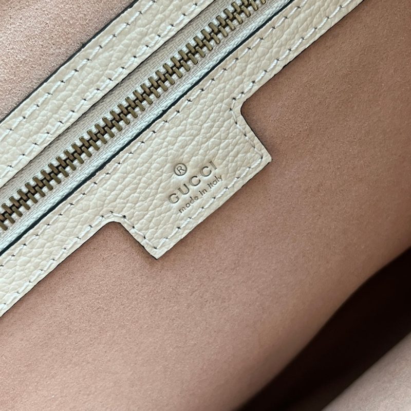 20221128_i1669643087_5963_7_jpg MEDIUM SHOULDER BAG 39 IN WHITE CALFSKIN GOLD HARDWARE