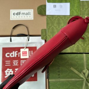 20221203_i1670059335_5545_2_jpg MEDIUM SHOULDER BAG 39 IN RED CALFSKIN GOLD HARDWARE