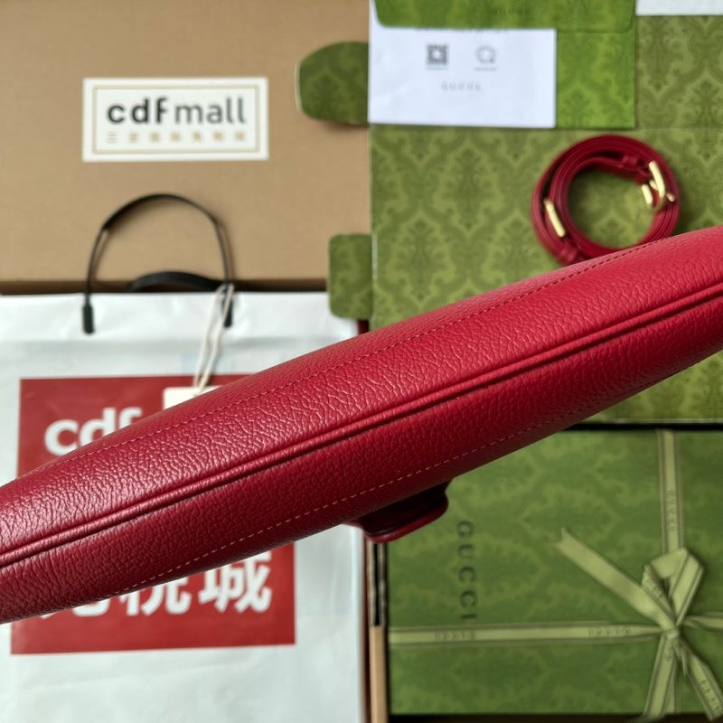 20221203_i1670059335_639_3_jpg MEDIUM SHOULDER BAG 39 IN RED CALFSKIN GOLD HARDWARE