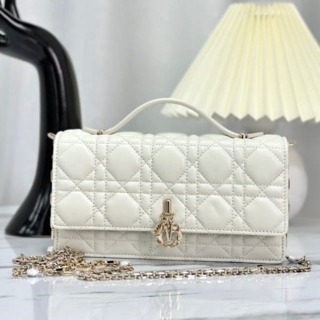 20221212_i1670826322_1315_0_jpg LADY 21 CHAIN BAG IN WHITE LAMBSKIN