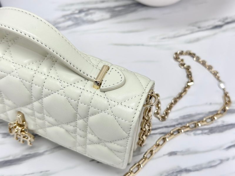 20221212_i1670826322_1734_4_jpg LADY 21 CHAIN BAG IN WHITE LAMBSKIN