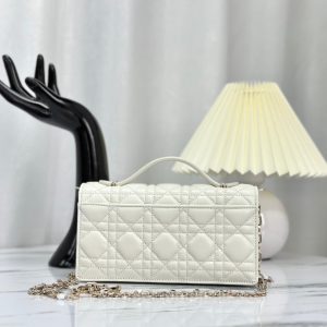 20221212_i1670826322_4087_2_jpg LADY 21 CHAIN BAG IN WHITE LAMBSKIN