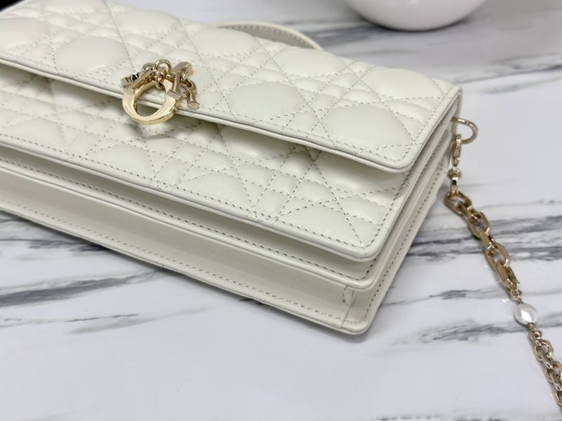 20221212_i1670826322_9142_6_jpg LADY 21 CHAIN BAG IN WHITE LAMBSKIN