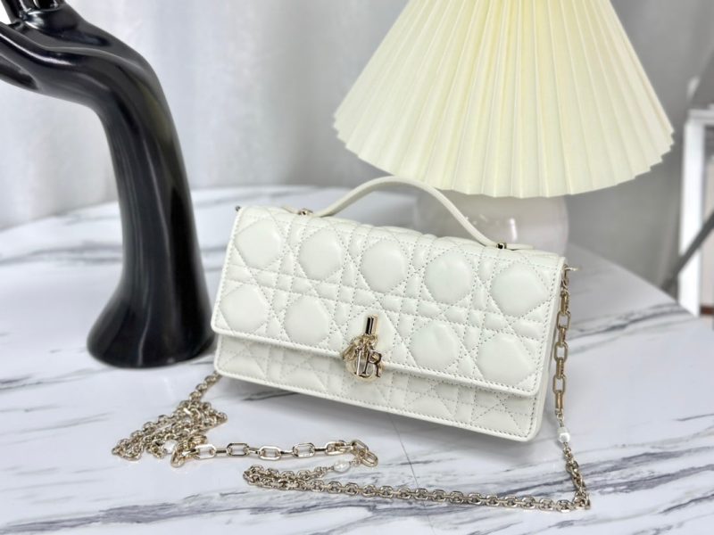 20221212_i1670826322_934_3_jpg LADY 21 CHAIN BAG IN WHITE LAMBSKIN