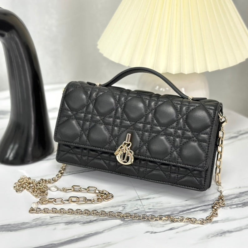 20221212_i1670826720_1081_3_jpg LADY CHAIN BAG 21 IN BLACK LAMBSKIN