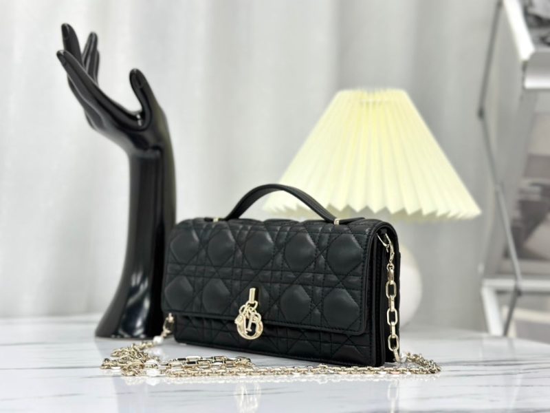 20221212_i1670826720_1743_1_jpg LADY CHAIN BAG 21 IN BLACK LAMBSKIN