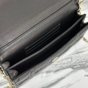 20221212_i1670826720_8660_7_jpg LADY CHAIN BAG 21 IN BLACK LAMBSKIN